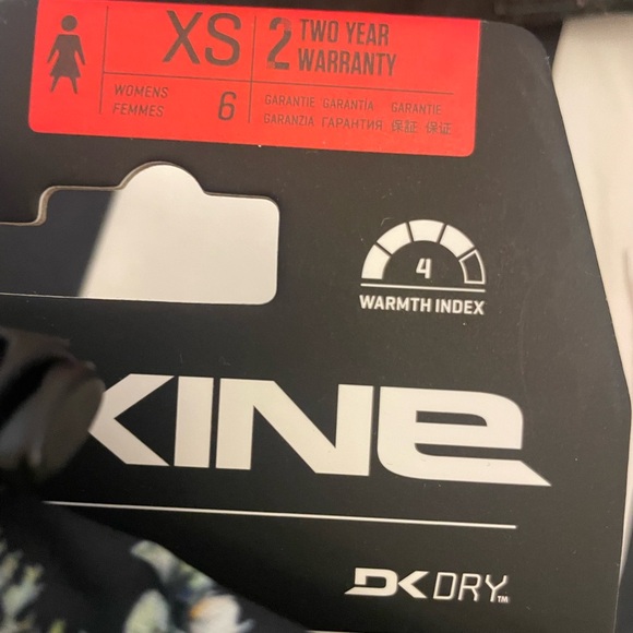 NWT winter gloves with liners - Picture 3 of 3